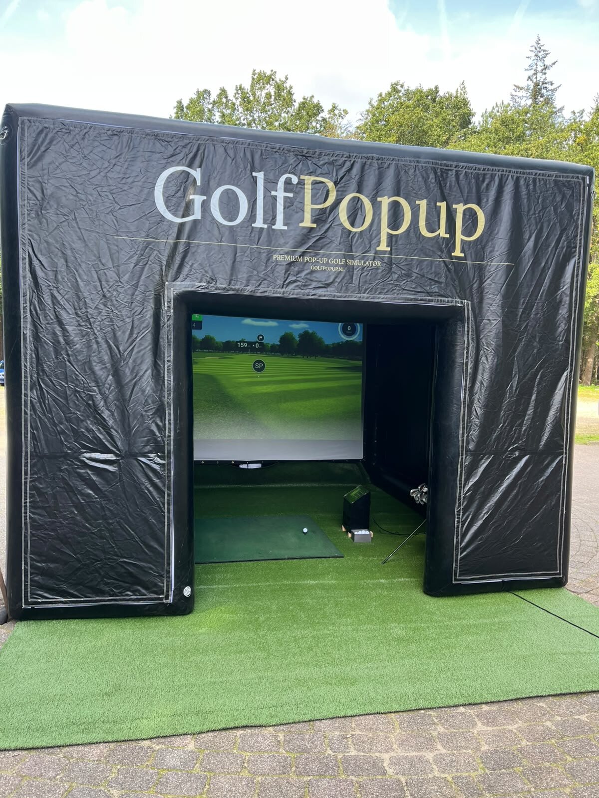 GolfPopup mobiele golfsimulator tent, weerbestendig opgesteld